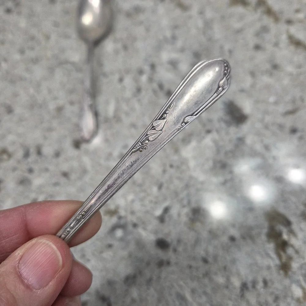 Wm. A. Rogers‎ A1 Plus Oneida Ltd June 1937 Silverplate Teaspoons Set of 2 6